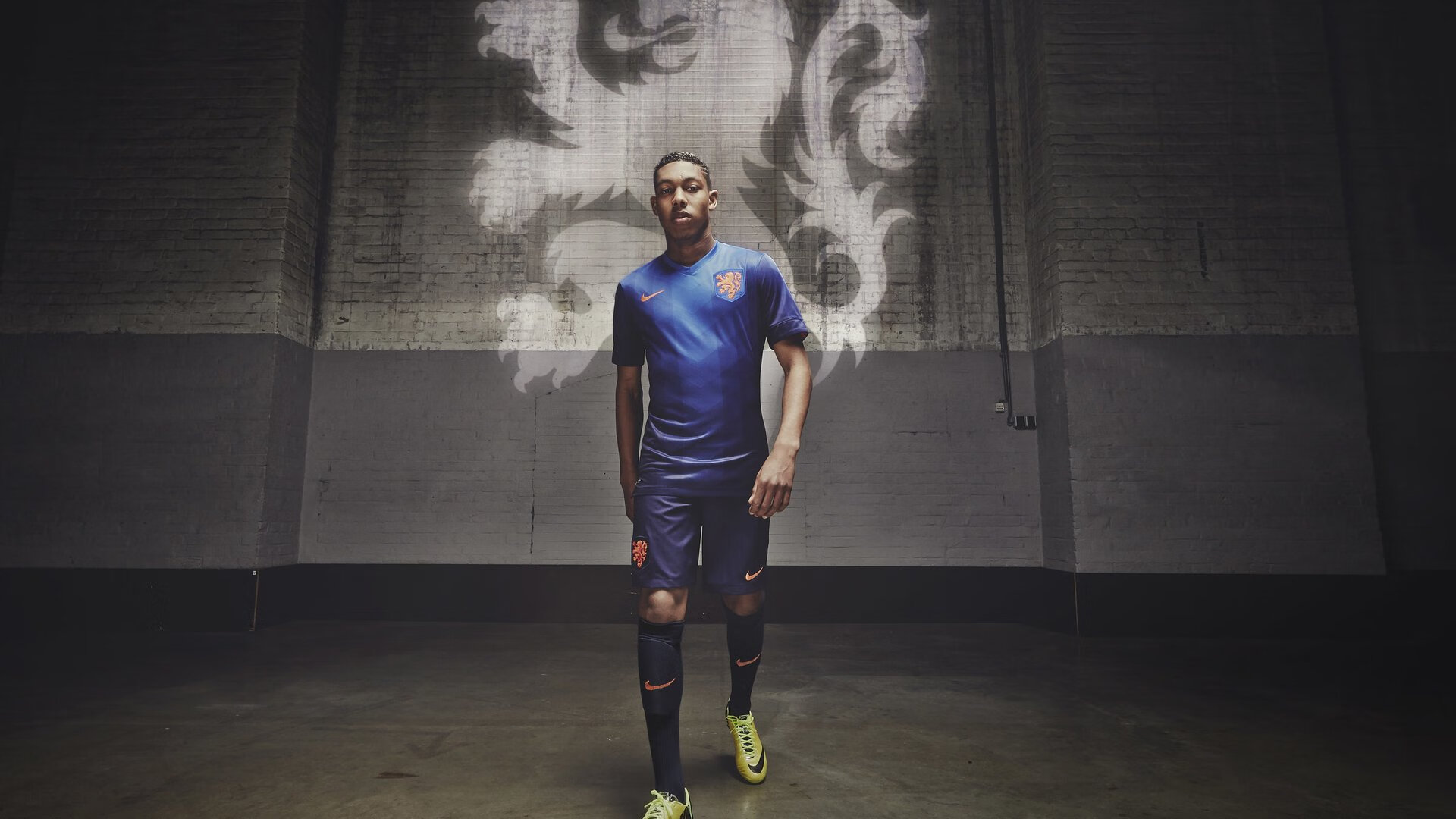 生涯夜狂澜，武切维奇血色公牛横扫深圳风暴