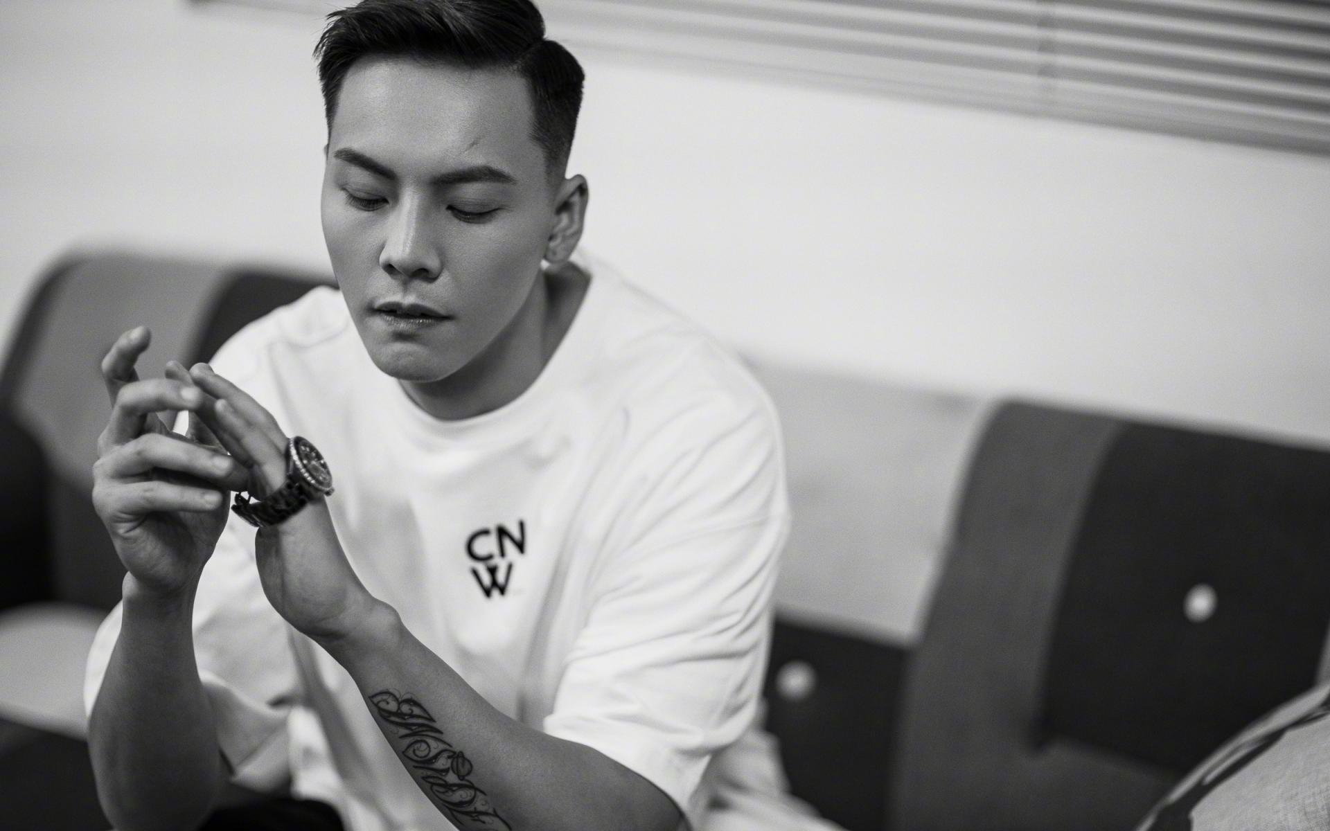 油彩与交响，当新月碾压巴黎，罗德里以沉默定义关键先生