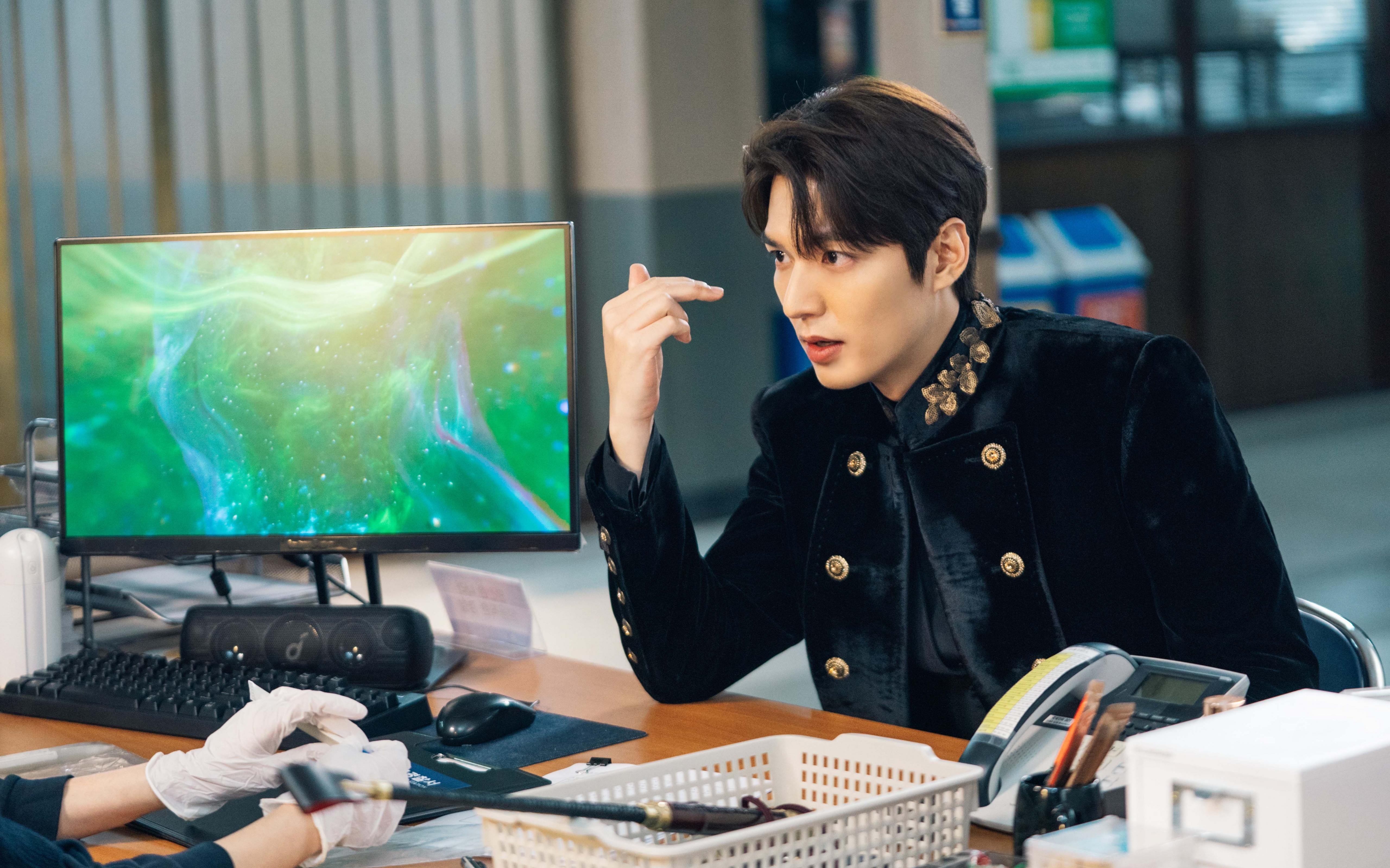 当足球传奇闯入篮球圣殿,NBA总决赛之夜的卢卡库纪录之夜